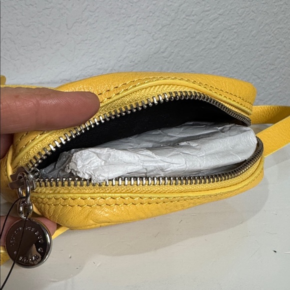 LEVI’S DIANA MUSTARD YELLOW PEBBLED LEATHER BELT CROSSBODY BAG **NWT** - Picture 8 of 10